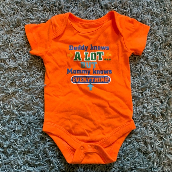 ⭐️ 5 for $15 Daddy vs Mommy Onesie - Picture 1 of 4